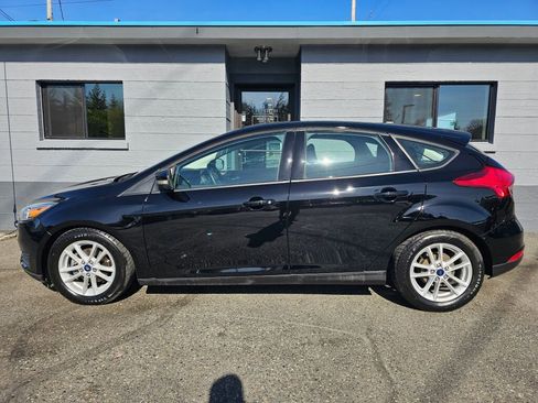 Used 2016 Ford Focus SE w/ SE Winter Package image 2