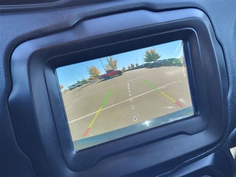 Used 2020 Jeep Renegade Latitude image 17