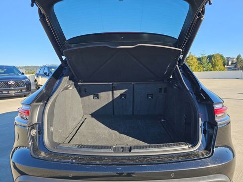 Used 2024 Porsche Macan image 16
