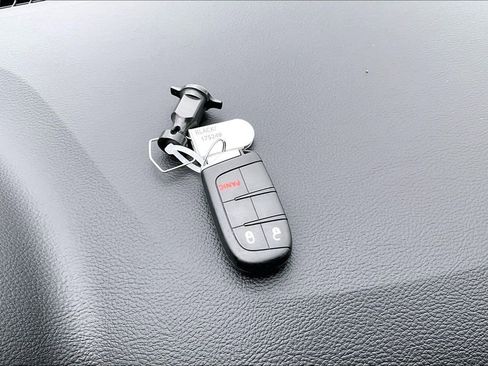 Used 2022 Jeep Grand Cherokee Laredo E AWD/4WD image 12