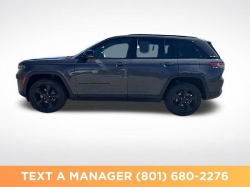 Used 2023 Jeep Grand Cherokee Altitude AWD/4WD image 7