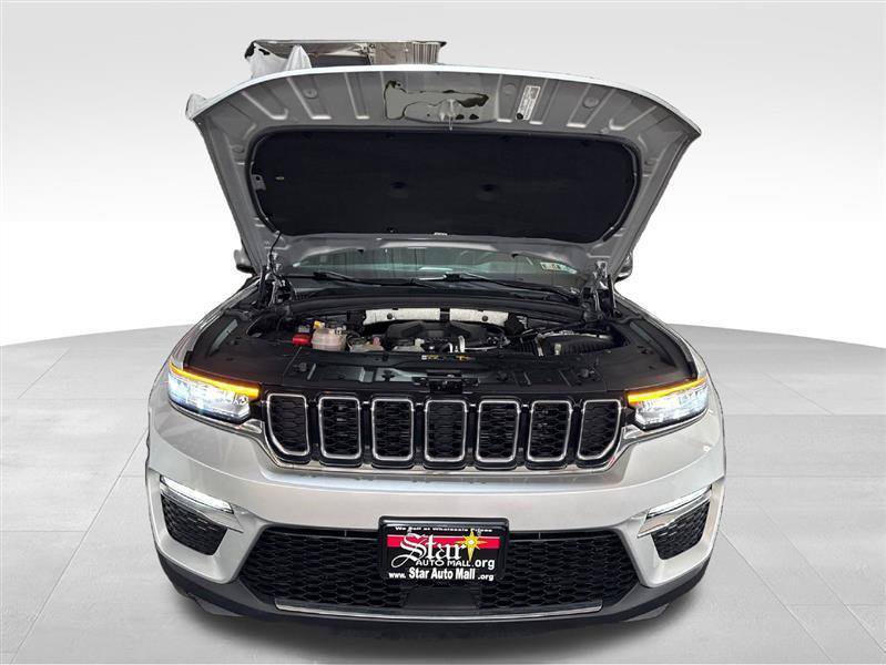 Used 2023 Jeep Grand Cherokee 4WD 4xe image 11