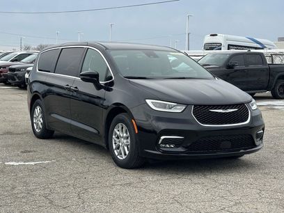 New 2026 Chrysler Pacifica Select