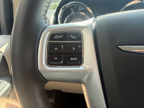 Used 2012 Chrysler Town & Country Touring w/ Entertainment Group #1 FWD image 39