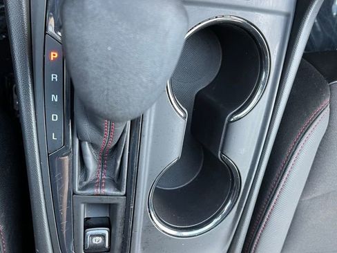 Used 2023 Chevrolet Equinox RS image 37