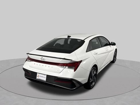 Used 2025 Hyundai Elantra SEL FWD image 45