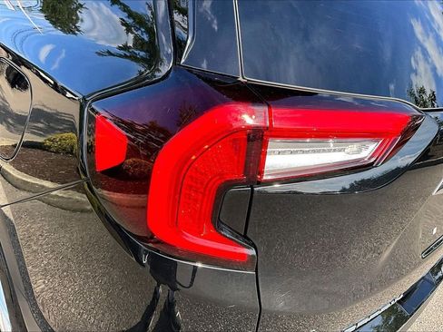 Used 2024 GMC Terrain SLE AWD/4WD image 33