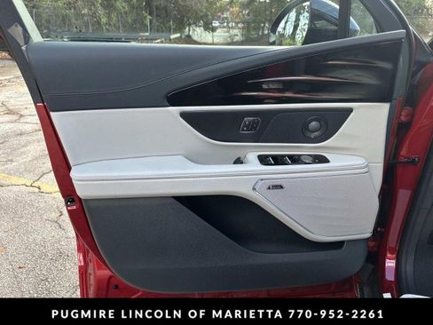 New 2026 Lincoln Nautilus Reserve image 10