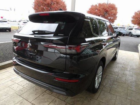 New 2025 Mitsubishi Outlander ES image 7