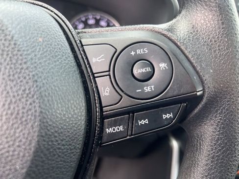 Used 2021 Toyota RAV4 XLE w/ Convenience Package image 31