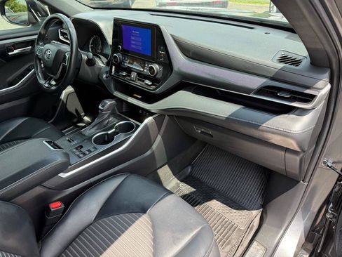 Used 2023 Toyota Highlander XSE FWD image 25