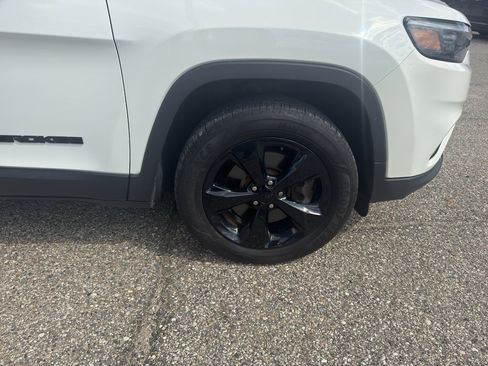 Used 2019 Jeep Cherokee Latitude w/ Cold Weather Group AWD/4WD image 15