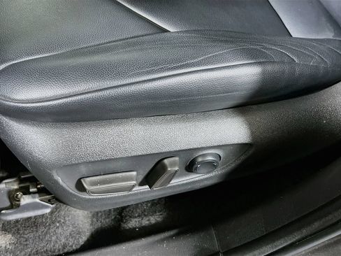 Used 2022 Toyota Highlander XLE AWD/4WD image 17