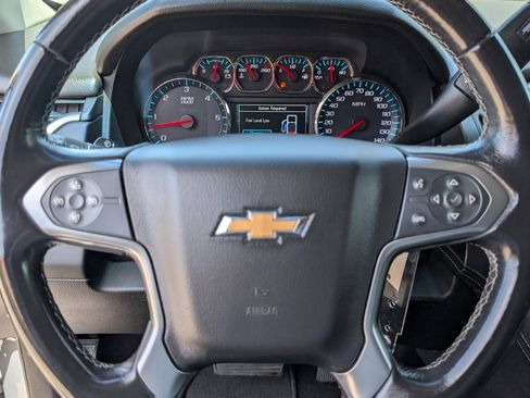 Used 2018 Chevrolet Suburban LS RWD image 18