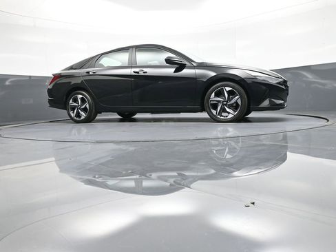 Used 2023 Hyundai Elantra SEL w/ Convenience Package image 31