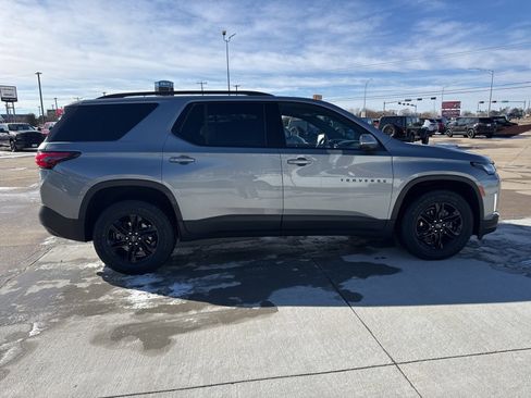 Used 2023 Chevrolet Traverse LT w/ Midnight/Sport Edition image 8