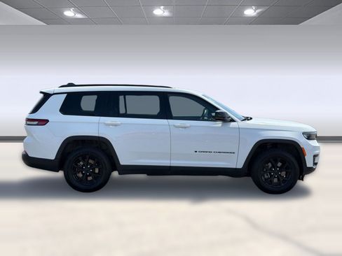Used 2024 Jeep Grand Cherokee L Laredo AWD/4WD image 8