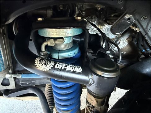 Used 2017 Toyota Tacoma TRD Off-Road w/ Tow Package (A/T) image 29