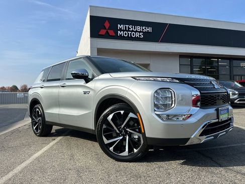 New 2025 Mitsubishi Outlander SE image 2