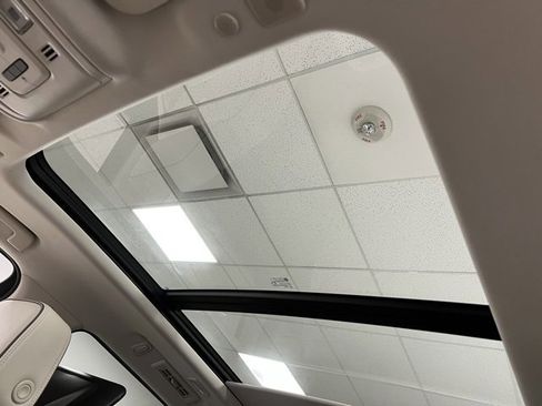 Used 2023 GMC Yukon XL Denali image 43