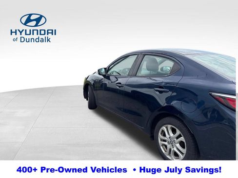 Used 2017 Toyota Yaris iA FWD image 3