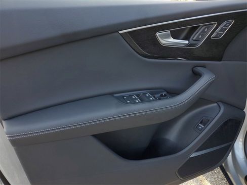 Certified 2025 Audi Q8 Premium Plus image 18