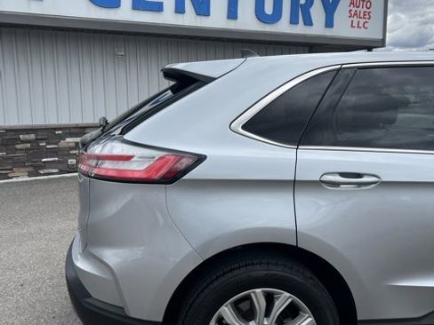 Used 2024 Ford Edge Titanium image 12