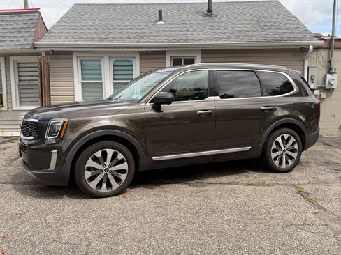 Used 2020 Kia Telluride S AWD/4WD image 2