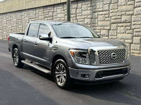 Used 2017 Nissan Titan SL RWD image 4
