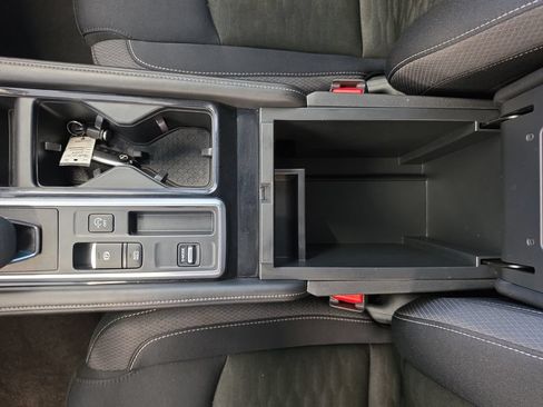 Used 2024 Nissan Pathfinder SV FWD image 31