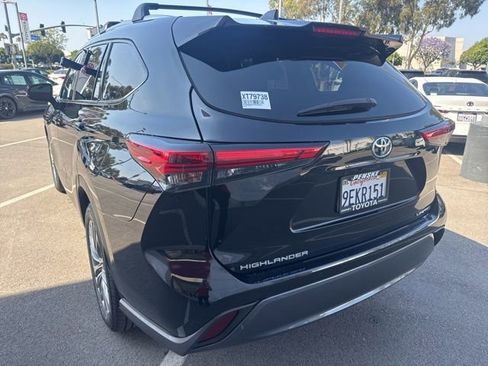 Used 2023 Toyota Highlander Limited FWD image 14