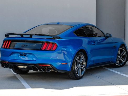 Used 2019 Ford Mustang GT RWD image 4