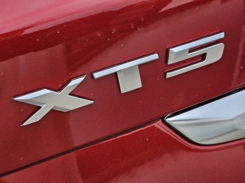 New 2026 Cadillac XT5 Luxury image 8