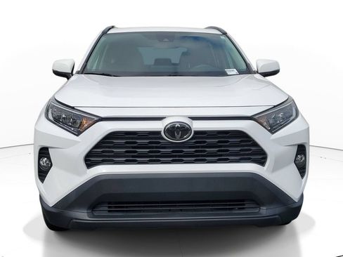 Used 2019 Toyota RAV4 XLE w/ Convenience Package FWD image 2