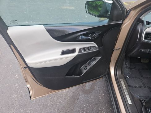 Used 2018 Chevrolet Equinox Premier AWD/4WD image 14