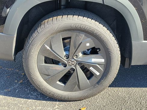 New 2026 Volkswagen Taos S FWD image 36