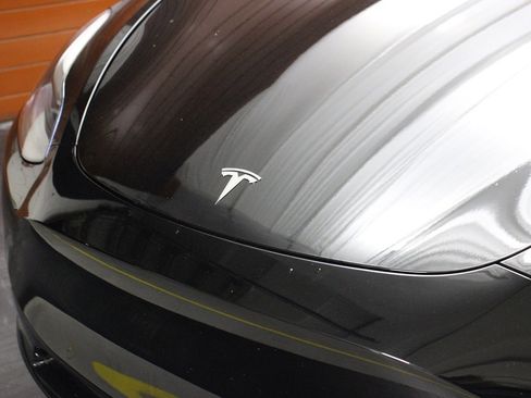 Used 2022 Tesla Model Y Performance image 2