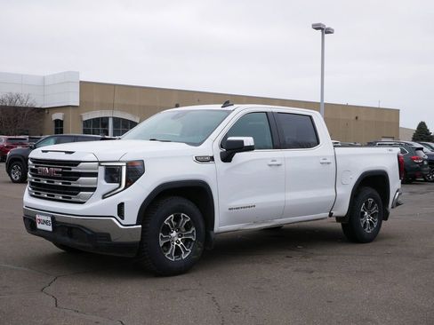 Used 2023 GMC Sierra 1500 SLE image 3