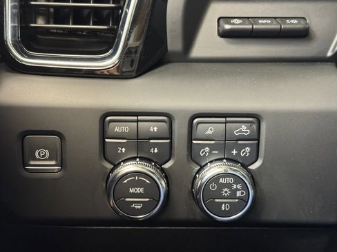 Used 2024 GMC Sierra 2500 Denali Ultimate image 30