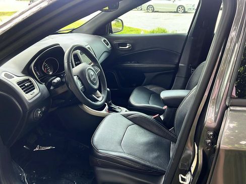 Used 2021 Jeep Compass Latitude w/ Sun and Sound Group FWD image 18