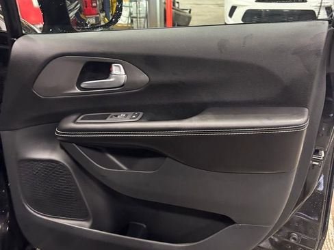 New 2026 Chrysler Pacifica Select image 17