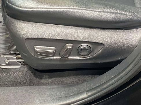 Used 2022 Toyota Highlander XLE AWD/4WD image 18