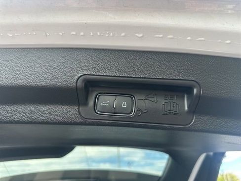 Used 2024 Ford Explorer Limited image 33