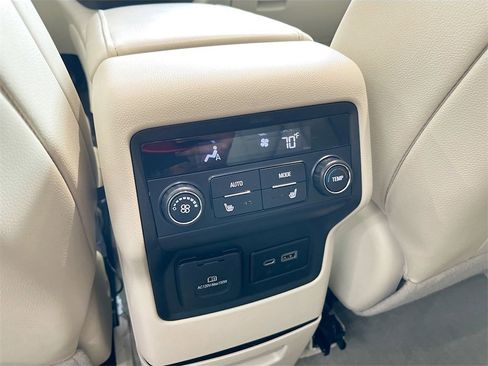 Used 2021 GMC Acadia Denali w/ Denali Technology Package image 27