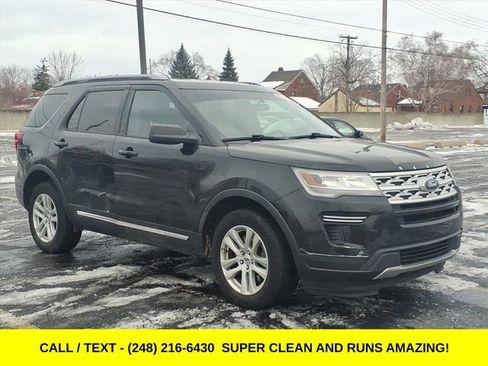 Used 2019 Ford Explorer XLT image 3