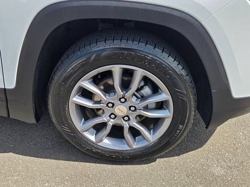 Used 2024 GMC Terrain SLT w/ Infotainment Package II AWD/4WD image 18
