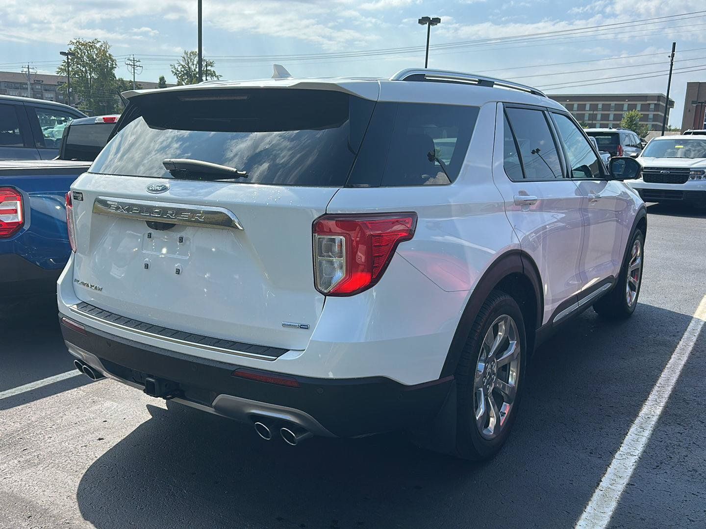 Certified 2020 Ford Explorer Platinum w/ Premium Technology Package AWD/4WD image 3