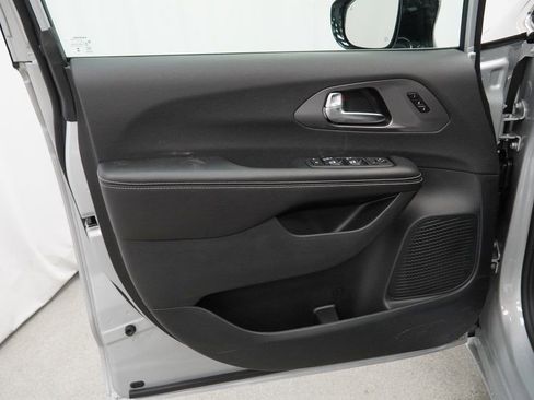 New 2026 Chrysler Pacifica Select image 29