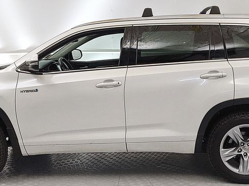 Used 2015 Toyota Highlander Limited w/ Driver Technology Package AWD/4WD image 5