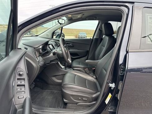 Used 2021 Chevrolet Trax LT w/ Premium Seat Package image 18
